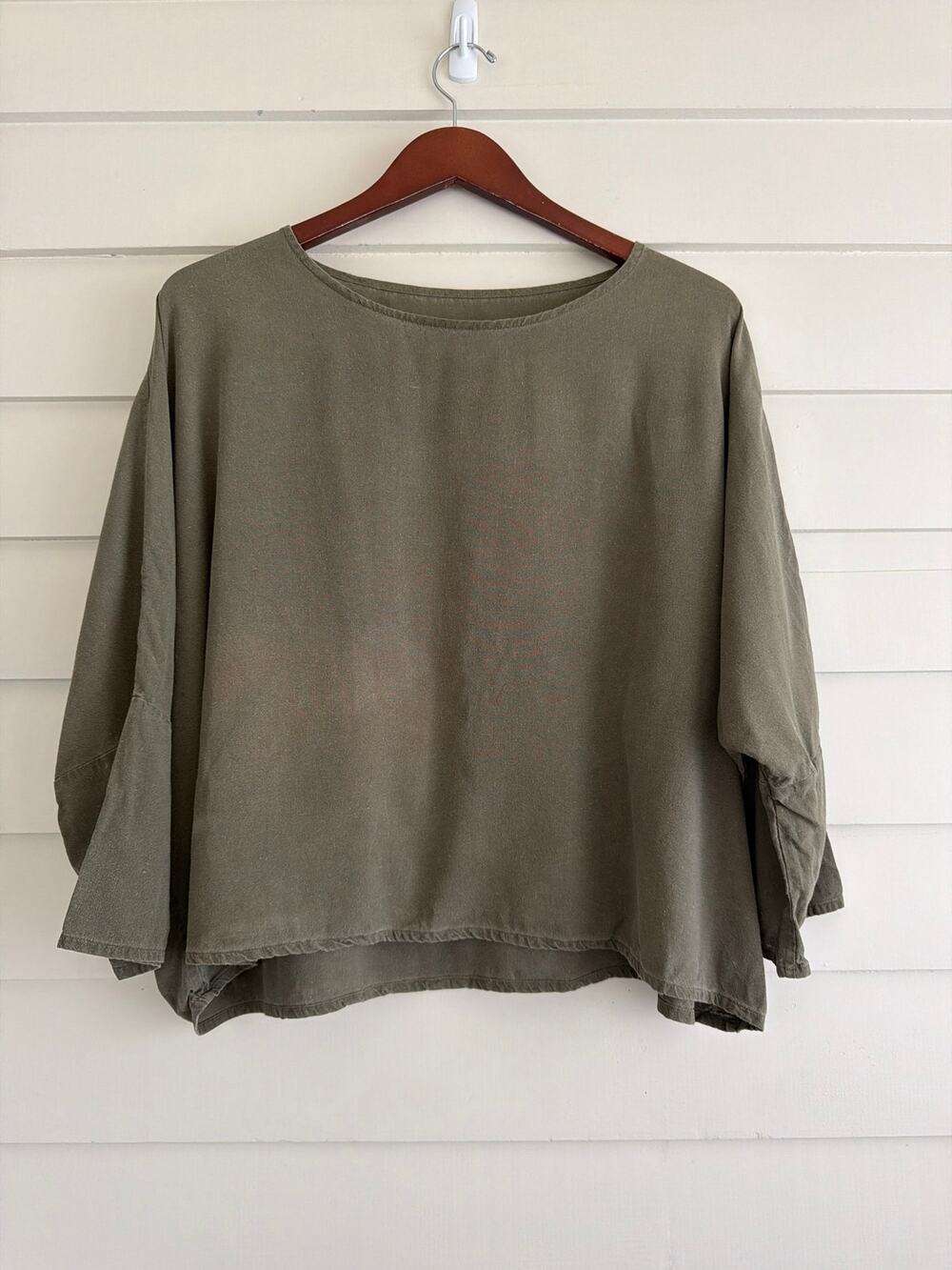 Jamie + The Jones The T Top 100% Raw Silk Shirt Olive Green Slow Fashion Boxy S